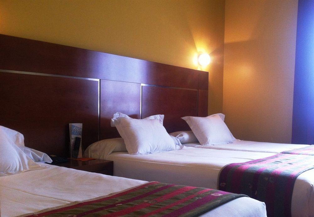 Hotel Andia Orcoyen Buitenkant foto